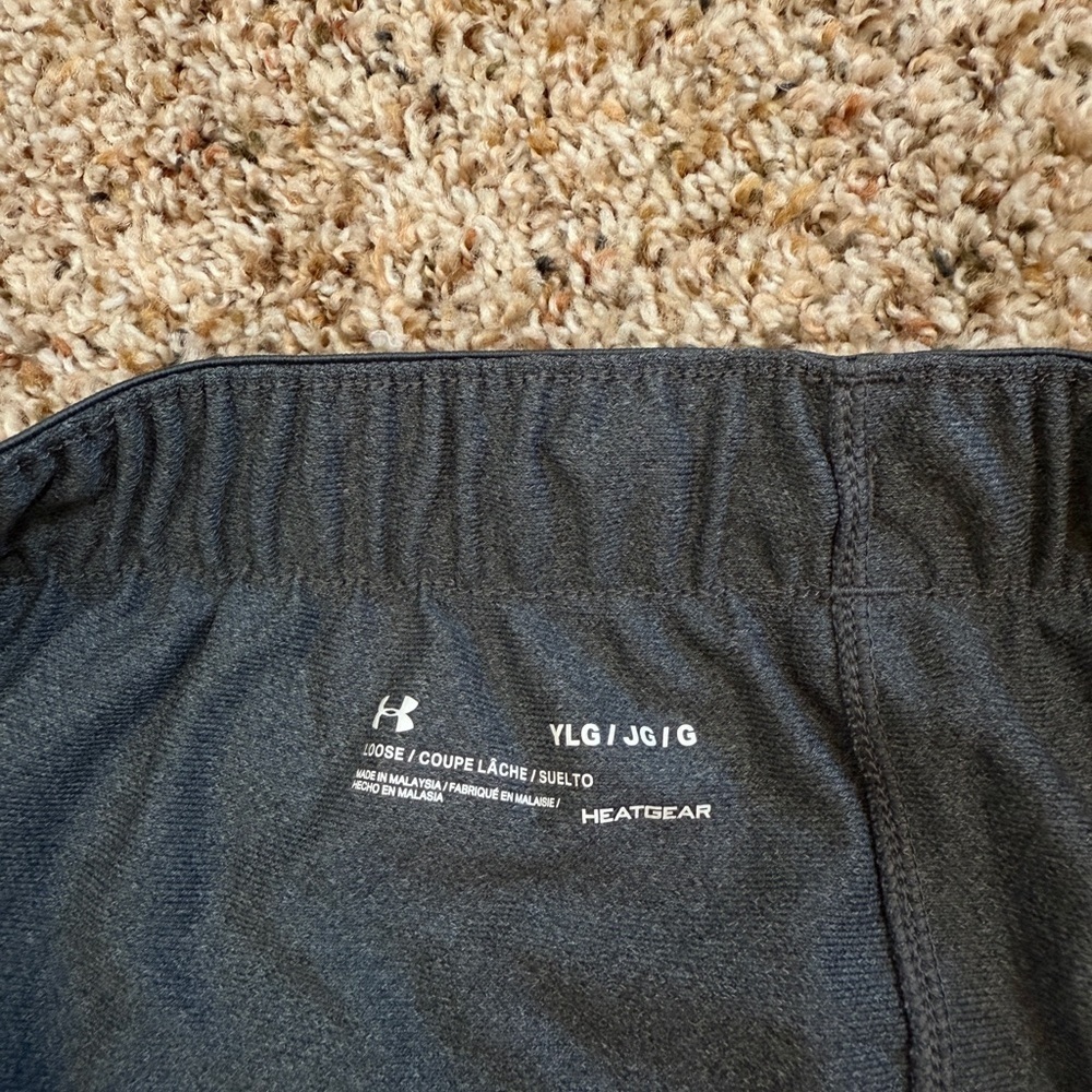Under Armour Gray Gym Shorts Youth Large - Picture 6 of 11